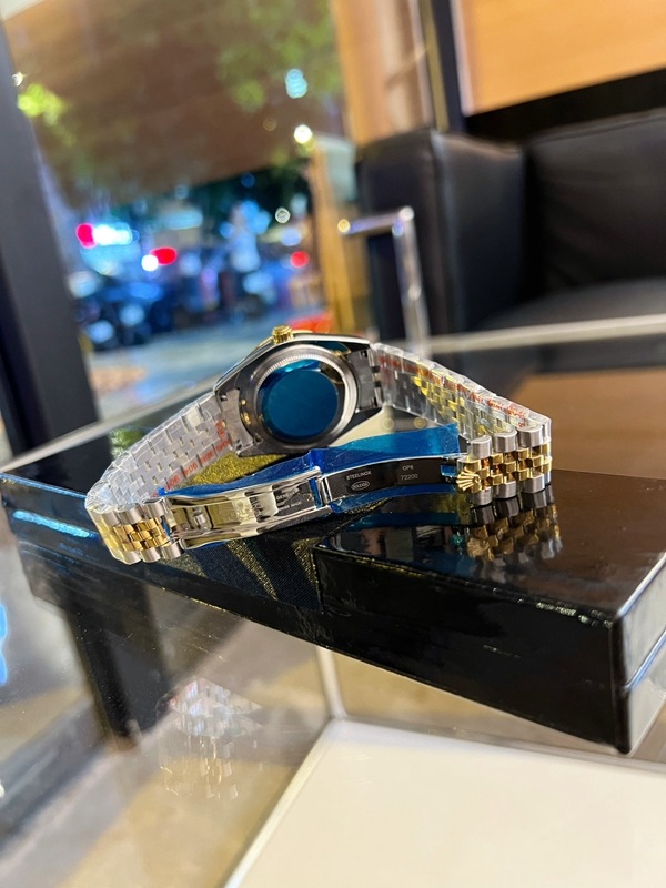 ブランド時計背面デザイン